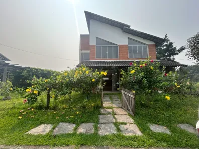 Casa de Condomínio com 5 Quartos para venda ou aluguel, 130m² no Tinguá, Nova Iguaçu