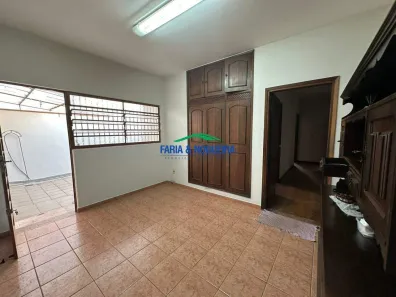 Casa com 3 Quartos para alugar, 179m² no Zona Central, Rio Claro
