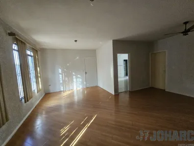 Casa com 3 Quartos para alugar, 120m² no Jardim Presidente Kennedy, Apucarana