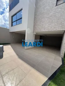 Sobrado com 3 Quartos à venda, 228m² no Jardim das Acácias, Poços de Caldas