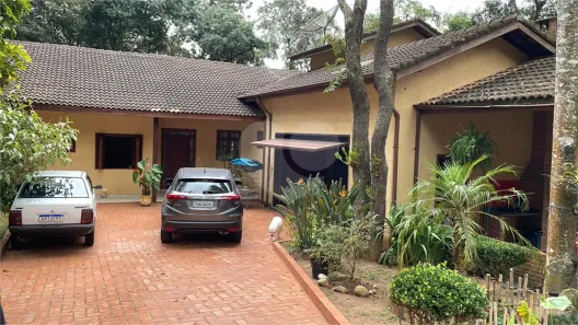 Casa de Condomínio com 3 Quartos para venda ou aluguel, 277m² no Caraguatá, Mairiporã