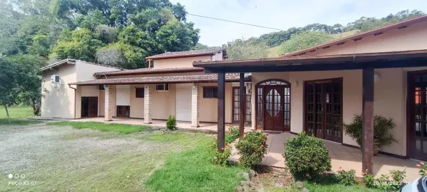 Fazenda / Sítio / Chácara com 7 Quartos à venda, 600m² no Centro, Cachoeiras de Macacu