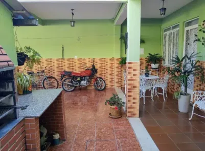 Casa com 3 Quartos à venda, 250m² no Comendador Soares, Nova Iguaçu