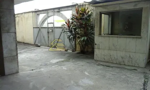 Prédio Inteiro com 64 Quartos para venda ou aluguel, 3000m² no Jardim Gramacho, Duque de Caxias