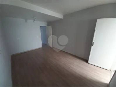 com 2 Quartos para alugar, 200m² no Jardim da Glória, Taboão da Serra