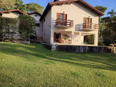 Fazenda / Sítio / Chácara com 3 Quartos à venda, 248m² no Chácaras Bartira, Embu das Artes
