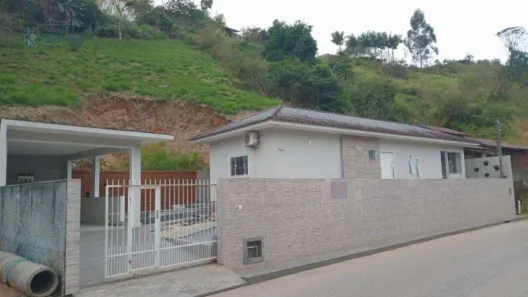Casa com 2 Quartos para alugar, 120m² no , São Pedro de Alcântara