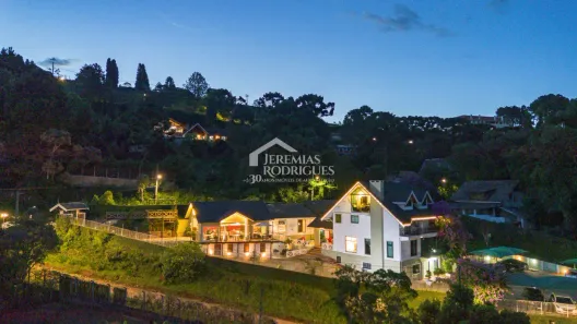 Loja / Salão / Ponto Comercial com 12 Quartos à venda, 730m² no Recanto das Araucárias, Campos do Jordão