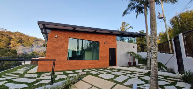 Casa de Condomínio com 3 Quartos para venda ou aluguel, 286m² no Salvaterra, Juiz de Fora