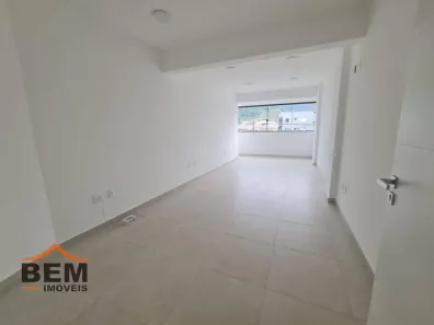 Conjunto Comercial / Sala para alugar, 32m² no Monte Alegre, Camboriú