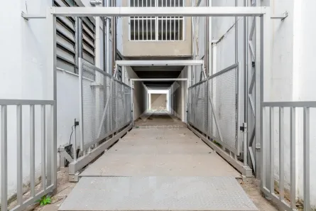 Galpão / Depósito / Armazém para venda ou aluguel, 2500m² no Navegantes, Porto Alegre