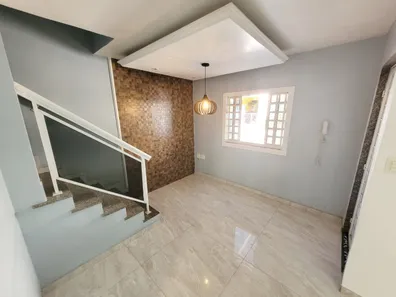 Casa com 2 Quartos à venda, 80m² no Comendador Soares, Nova Iguaçu