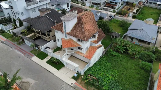 Casa com 4 Quartos para alugar, 336m² no Comerciário, Criciúma