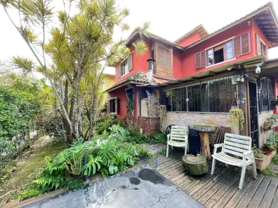 Casa com 3 Quartos para alugar, 250m² no Rio Tavares, Florianópolis