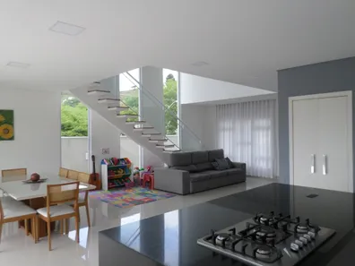 Sobrado com 4 Quartos à venda, 260m² no Taipas De Pedras (Mailasqui), São Roque