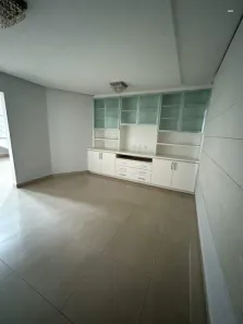 Sobrado com 4 Quartos à venda, 285m² no Jardins Madri, Goiânia