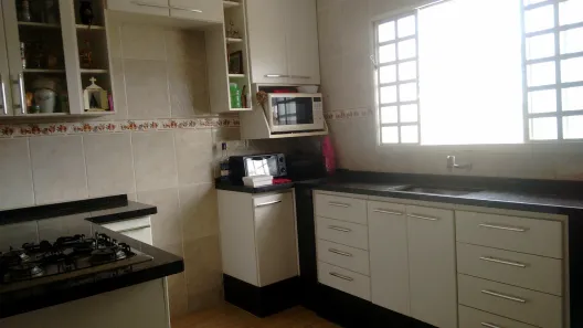 Sobrado com 3 Quartos à venda, 200m² no Parque Florianópolis, Jaguariúna