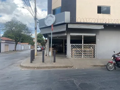 Loja / Salão / Ponto Comercial para venda ou aluguel, 297m² no Maracanã, Montes Claros