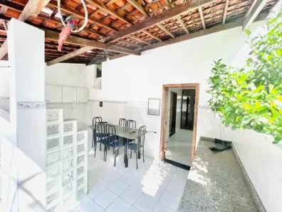 Casa com 4 Quartos à venda, 300m² no Pereira Lobo, Aracaju
