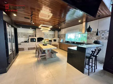 Sobrado com 4 Quartos à venda, 750m² no Centro, Igaratá