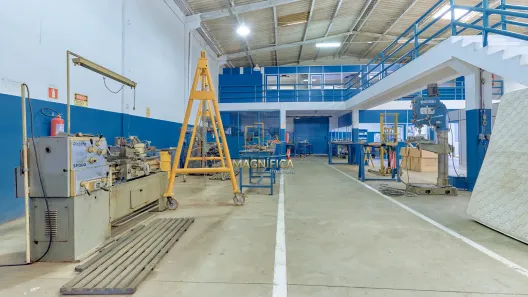 Galpão / Depósito / Armazém com 1 Quarto à venda, 725m² no Iná, São José dos Pinhais