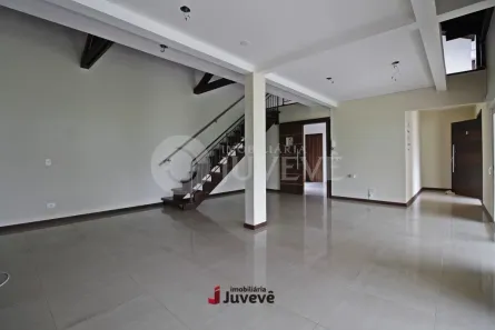 Casa com 3 Quartos para alugar, 286m² no Jardim Social, Curitiba