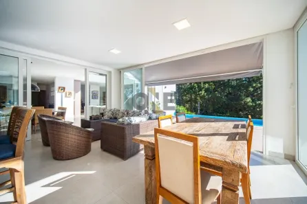 Casa de Condomínio com 4 Quartos à venda, 550m² no Jardim Indaiá, Embu das Artes