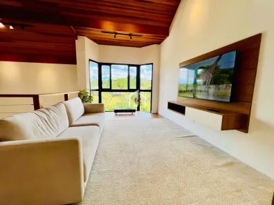 Casa de Condomínio com 4 Quartos à venda, 230m² no Recanto Araucária, Campos do Jordão