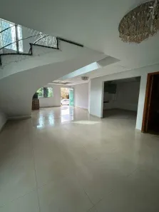 Sobrado com 4 Quartos à venda, 285m² no Jardins Madri, Goiânia