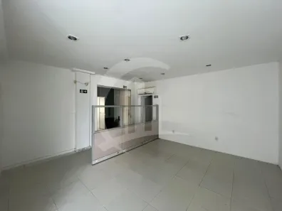 Galpão / Depósito / Armazém para alugar, 83m² no São José, Aracaju