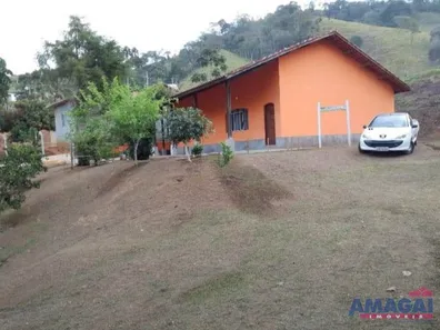 Fazenda / Sítio / Chácara com 3 Quartos à venda, 190m² no , Igaratá