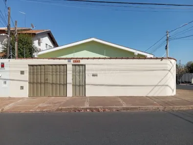 Casa com 3 Quartos para venda ou aluguel, 161m² no Vila Velosa, Araraquara