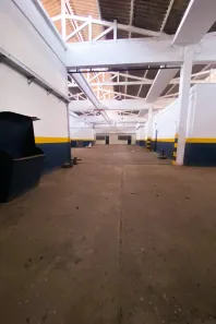 Galpão / Depósito / Armazém para venda ou aluguel, 800m² no Centro, Campos dos Goytacazes