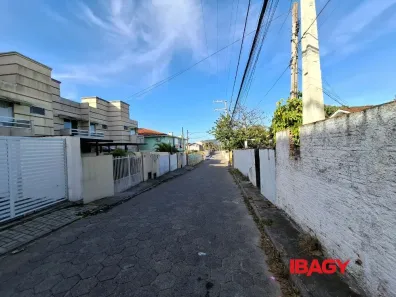 Apartamento com 2 Quartos para alugar, 67m² no Ingleses do Rio Vermelho, Florianópolis