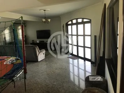 Sobrado com 4 Quartos à venda, 440m² no Lagoa Grande, Embu-Guaçu