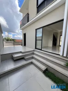 Sobrado com 3 Quartos à venda, 228m² no Jardim das Acácias, Poços de Caldas