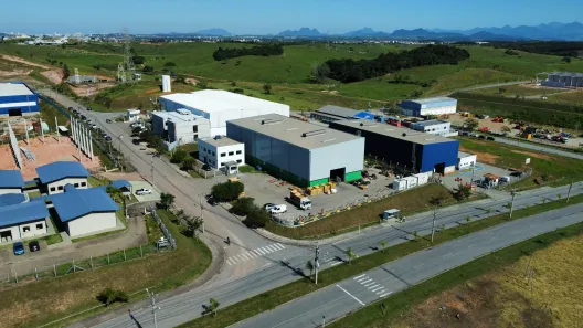 Galpão / Depósito / Armazém à venda, 1300m² no Cabiúnas, Macaé