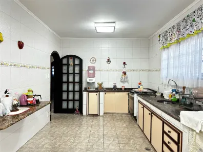 Sobrado com 4 Quartos para venda ou aluguel, 414m² no Vila Júlia, Poá