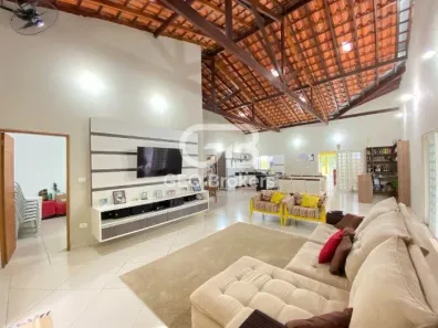 Fazenda / Sítio / Chácara com 5 Quartos para alugar, 1000m² no Bom Jesus, Jacareí