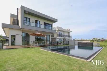 Casa de Condomínio com 5 Quartos para alugar, 600m² no Centro, Camboriú
