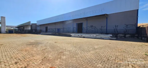 Galpão / Depósito / Armazém para venda ou aluguel, 2200m² no Santa Maria, Brasília
