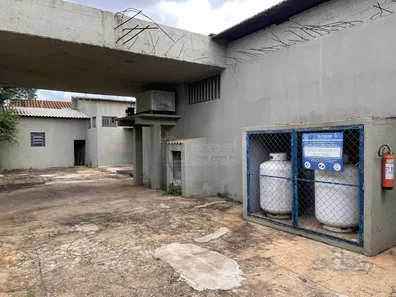 Loja / Salão / Ponto Comercial à venda, 700m² no Vila Cidade Industrial (Vila Xavier), Araraquara
