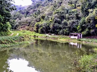 Fazenda / Sítio / Chácara com 2 Quartos à venda, 150m² no Parque Xerém, Duque de Caxias