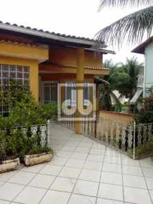 Casa de Vila com 7 Quartos para venda ou aluguel, 534m² no Maria Paula, São Gonçalo