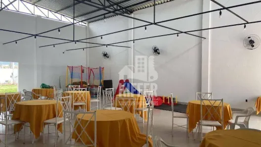 Galpão / Depósito / Armazém à venda, 180m² no Jardim Atlântico Central (Itaipuaçu), Maricá