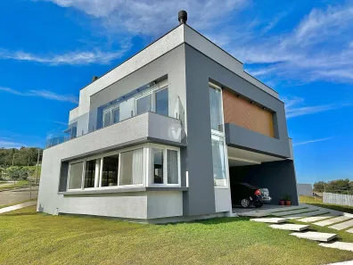 Casa de Condomínio com 3 Quartos à venda, 280m² no Tomazetti, Santa Maria