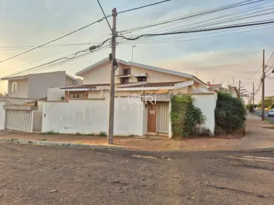 Casa com 3 Quartos à venda, 160m² no Jardim Primor, Araraquara