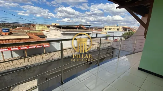 Casa com 3 Quartos para alugar, 235m² no Monte Carmelo, Montes Claros