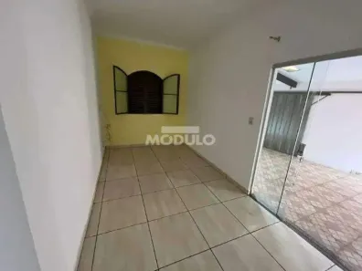 Casa com 2 Quartos para alugar, 140m² no Morumbi, Uberlândia