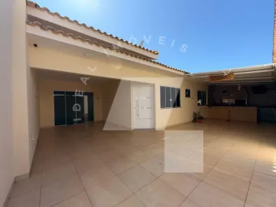 Casa com 2 Quartos para alugar, 130m² no Jardim Itaipu, Maringá